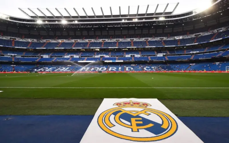 ريال مدريد يُعِد ميزانية ضخمة لخطف نجم وسط من الدوري الإنجليزي